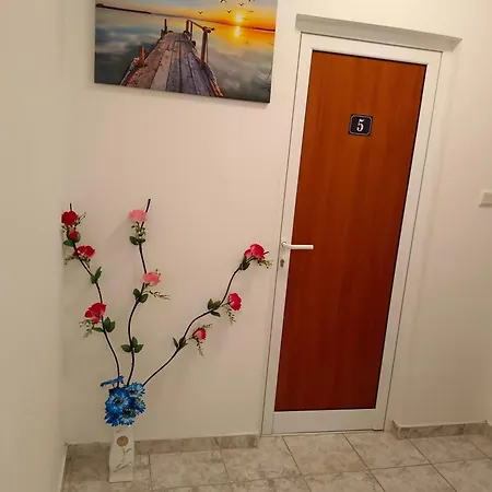 за гости ники Πανσιόν 3*